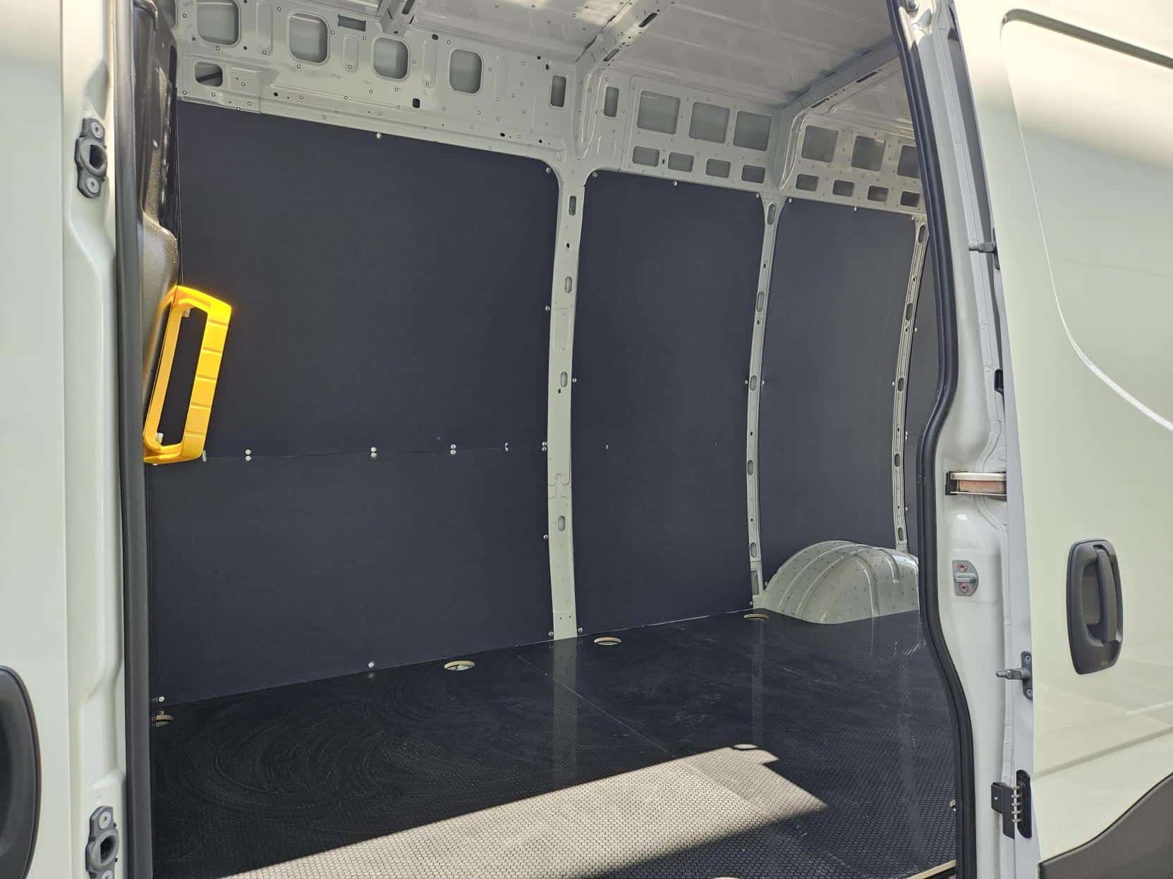 Iveco Daily Wall Paneling